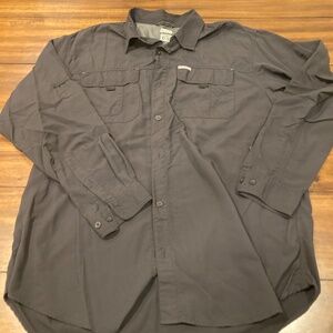 Columbia Titanium Black Men's travel shirt size XL -